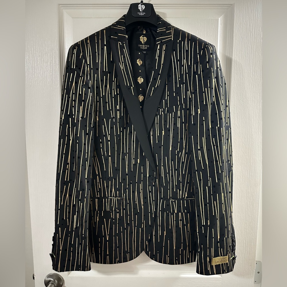 Twisted Tailor - The Sagrada Suit